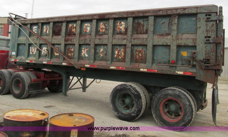 image for item F4141 1961 Steco SD2660 dump trailer