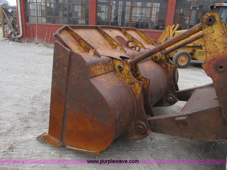 image for item F4142 1973 Caterpillar 977L track loader