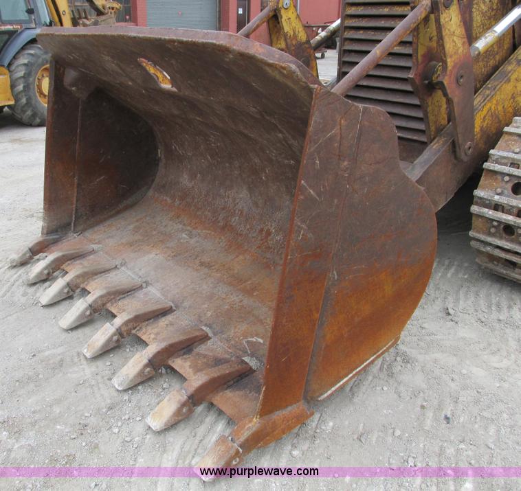 image for item F4142 1973 Caterpillar 977L track loader