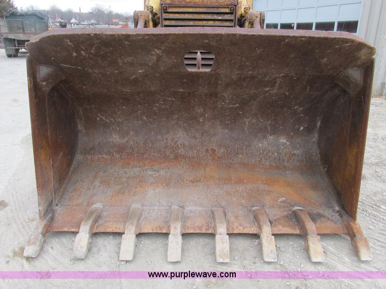 image for item F4142 1973 Caterpillar 977L track loader