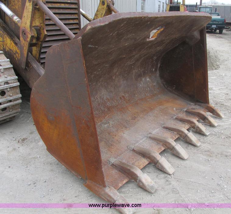 image for item F4142 1973 Caterpillar 977L track loader