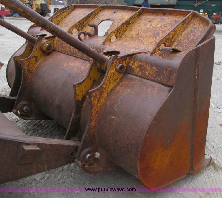 image for item F4142 1973 Caterpillar 977L track loader