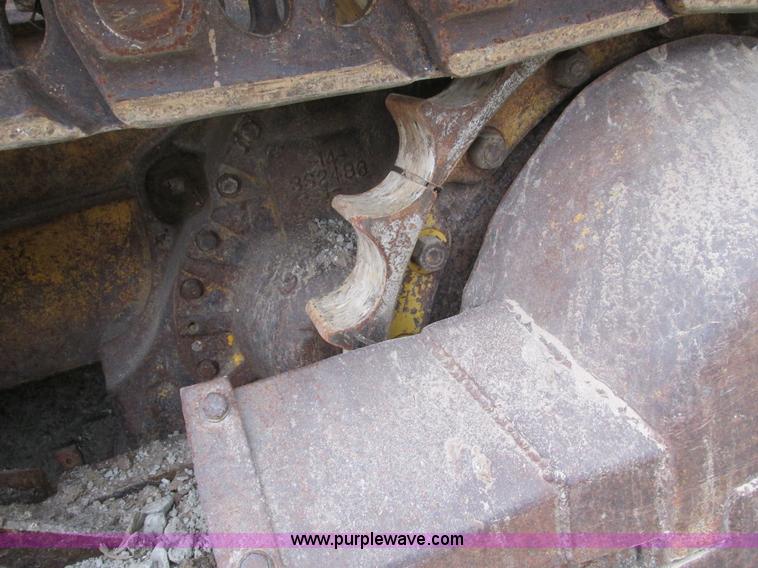 image for item F4142 1973 Caterpillar 977L track loader