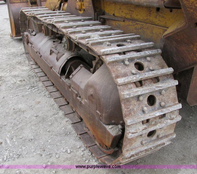 image for item F4142 1973 Caterpillar 977L track loader