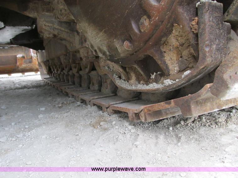 image for item F4142 1973 Caterpillar 977L track loader