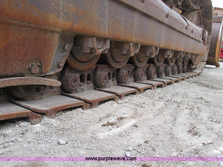 image for item F4142 1973 Caterpillar 977L track loader