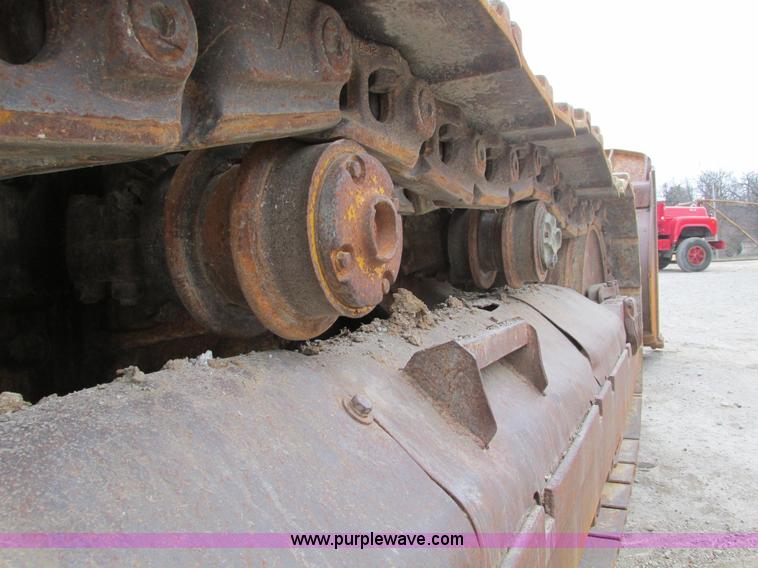 image for item F4142 1973 Caterpillar 977L track loader