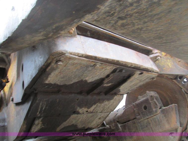 image for item F4142 1973 Caterpillar 977L track loader