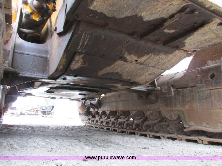 image for item F4142 1973 Caterpillar 977L track loader