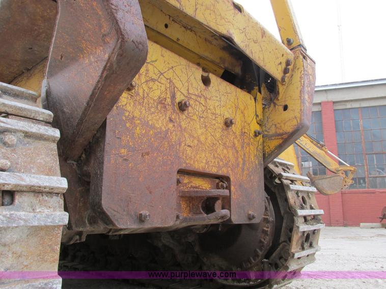 image for item F4142 1973 Caterpillar 977L track loader