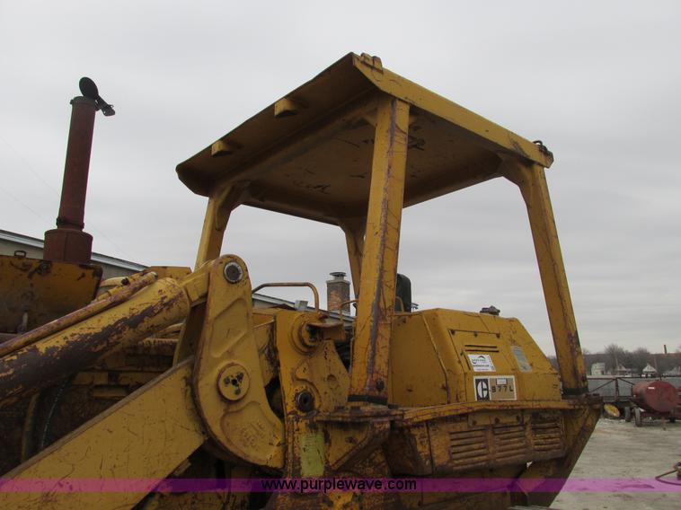 image for item F4142 1973 Caterpillar 977L track loader