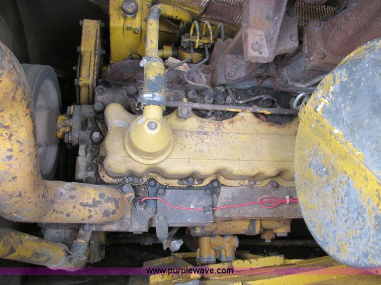 image for item F4142 1973 Caterpillar 977L track loader