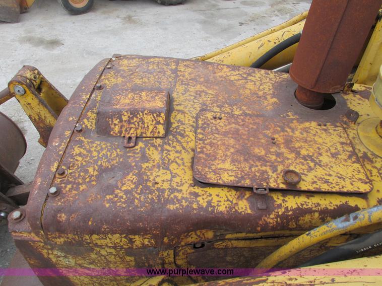 image for item F4142 1973 Caterpillar 977L track loader