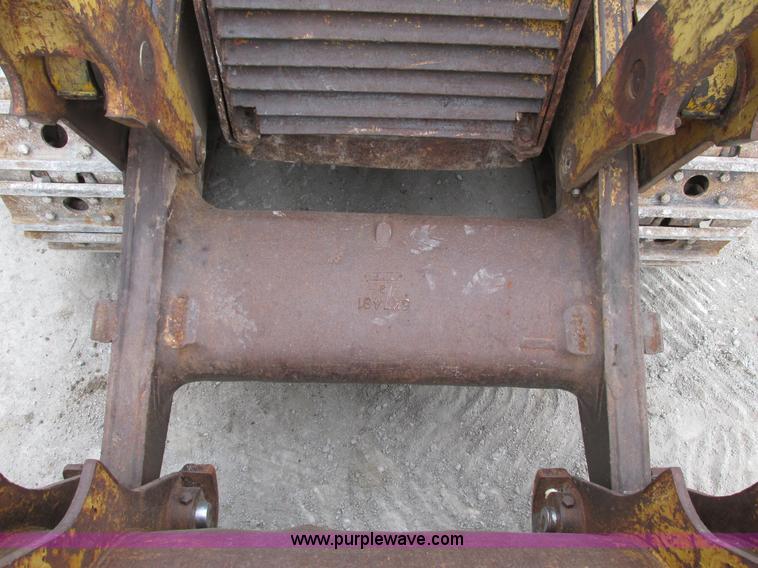 image for item F4142 1973 Caterpillar 977L track loader