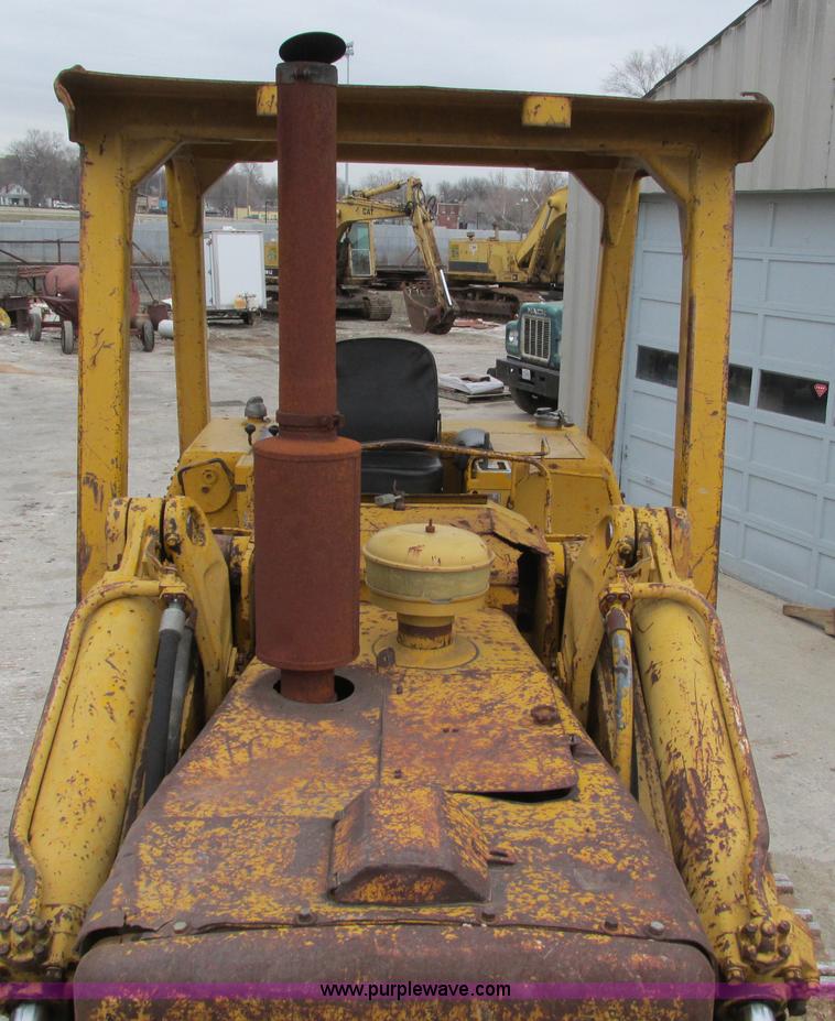 image for item F4142 1973 Caterpillar 977L track loader