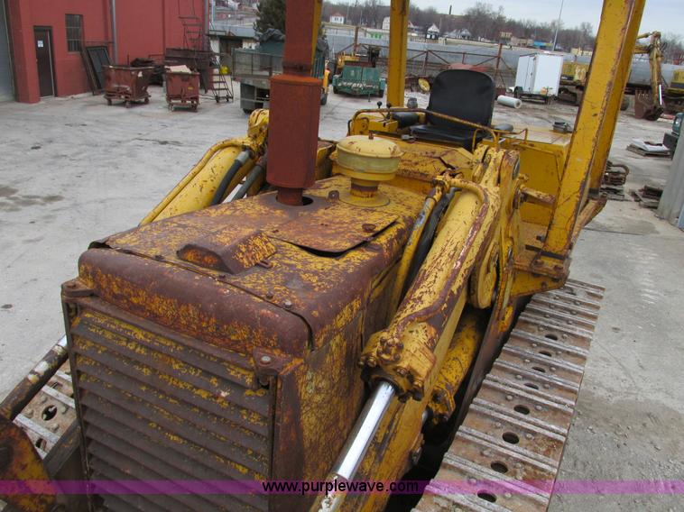 image for item F4142 1973 Caterpillar 977L track loader