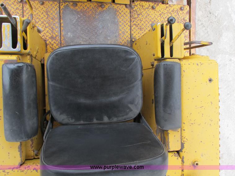 image for item F4142 1973 Caterpillar 977L track loader