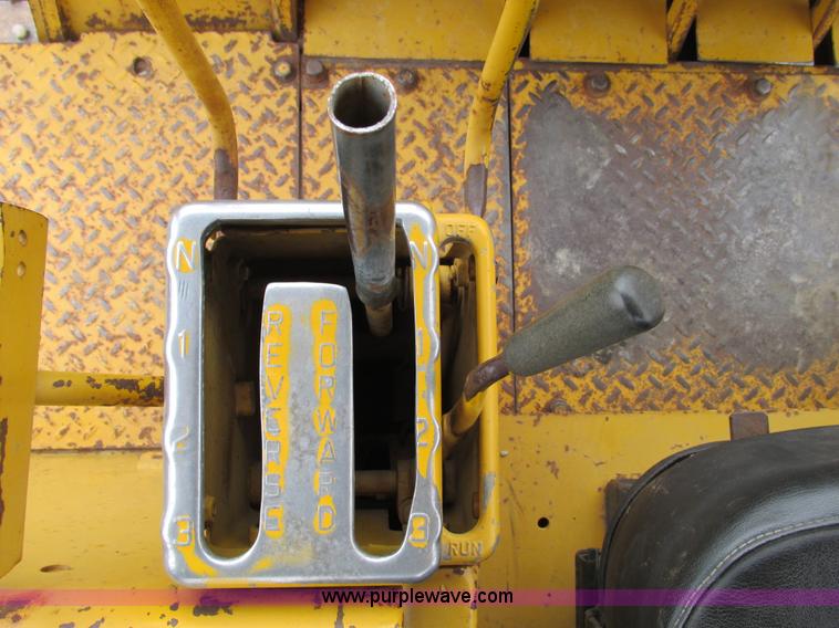 image for item F4142 1973 Caterpillar 977L track loader