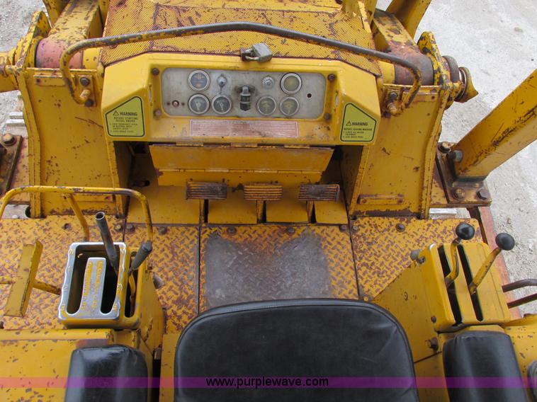 image for item F4142 1973 Caterpillar 977L track loader