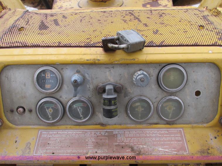 image for item F4142 1973 Caterpillar 977L track loader