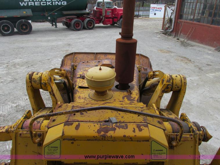 image for item F4142 1973 Caterpillar 977L track loader