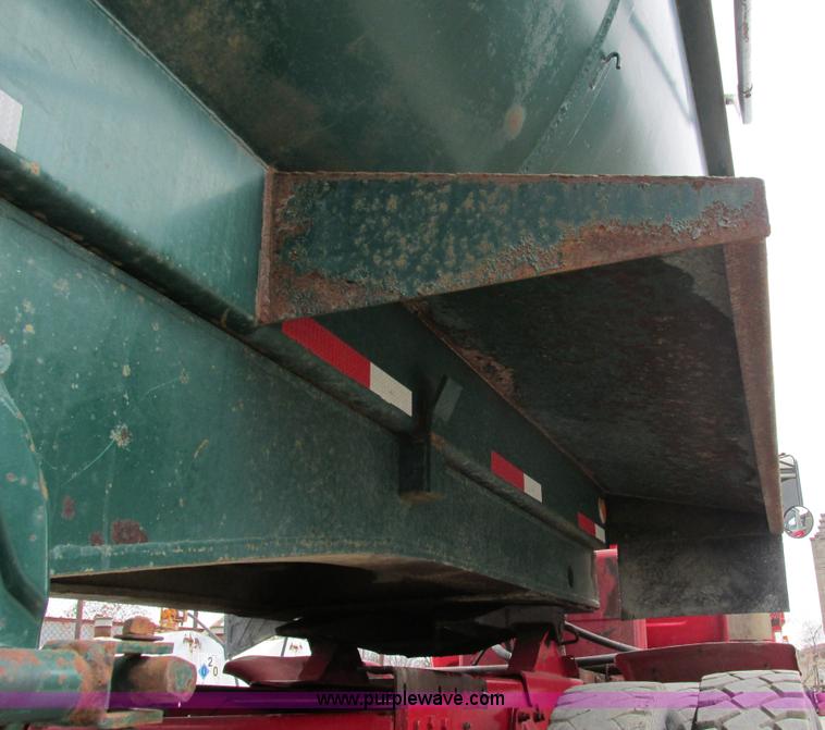 image for item F4143 1962 Steco ATSB 26' barrel dump trailer