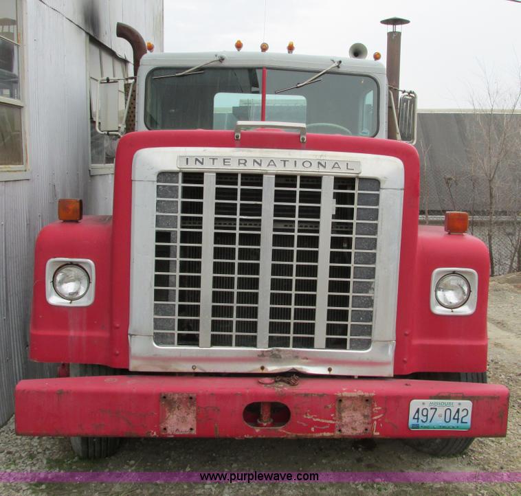 image for item F4144 1977 International Transtar 4300 semi truck