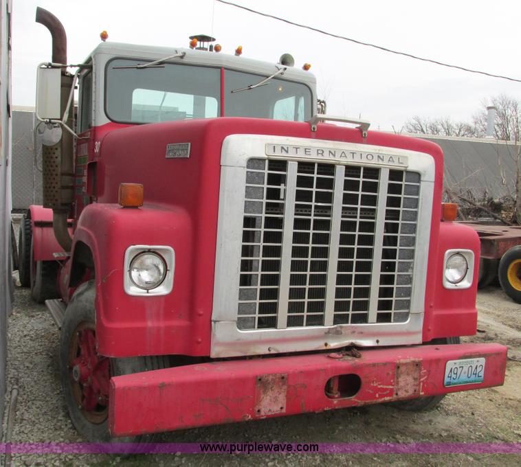 image for item F4144 1977 International Transtar 4300 semi truck