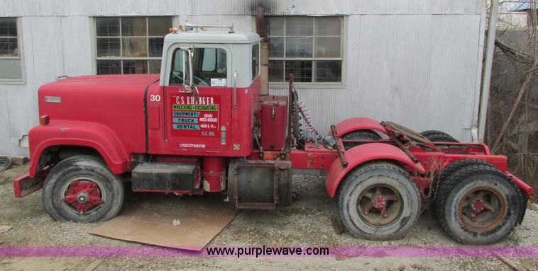 image for item F4144 1977 International Transtar 4300 semi truck