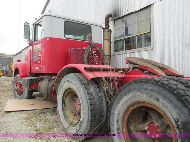 image for item F4144 1977 International Transtar 4300 semi truck