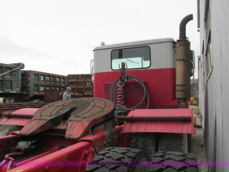 image for item F4144 1977 International Transtar 4300 semi truck