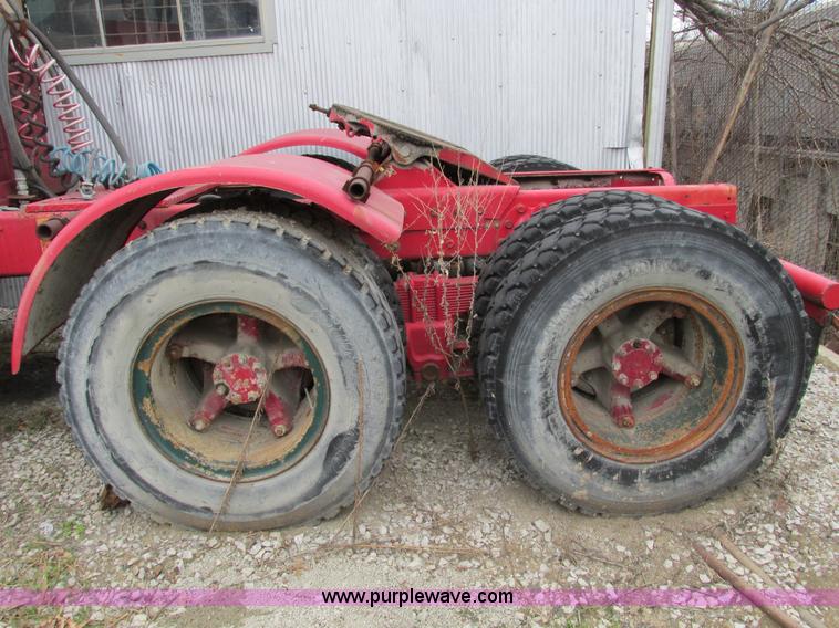 image for item F4144 1977 International Transtar 4300 semi truck