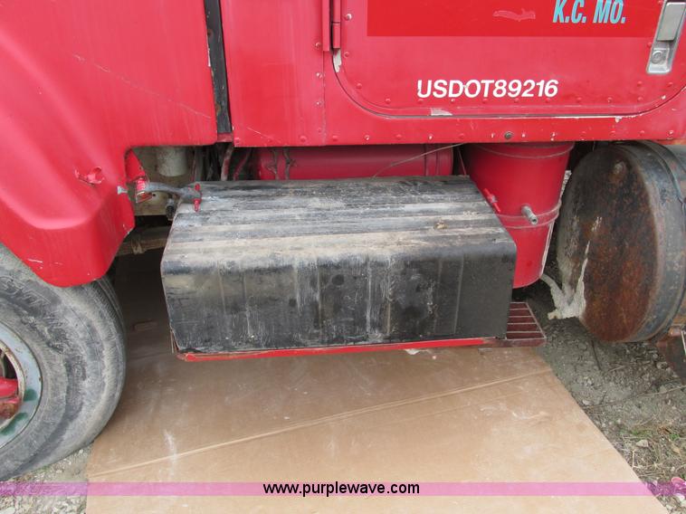 image for item F4144 1977 International Transtar 4300 semi truck