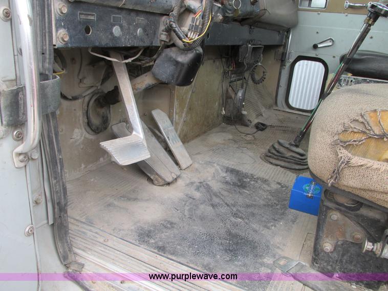 image for item F4144 1977 International Transtar 4300 semi truck