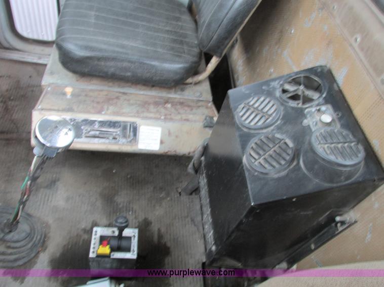 image for item F4144 1977 International Transtar 4300 semi truck