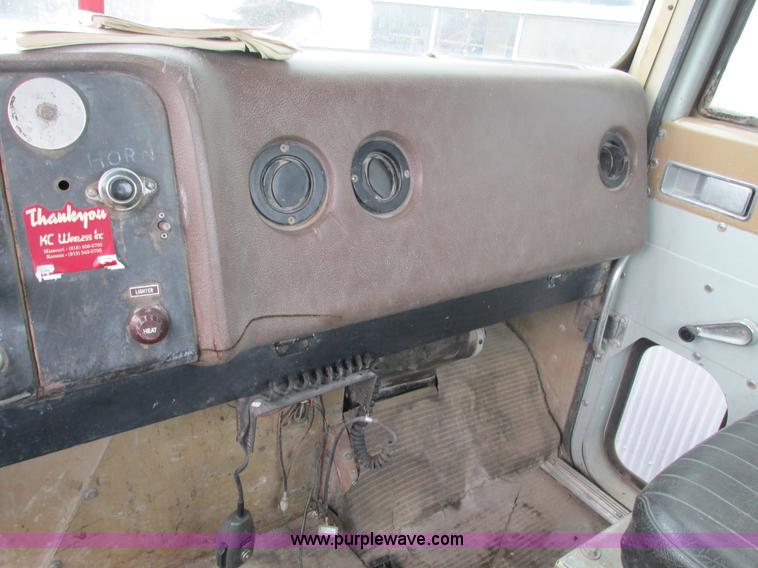 image for item F4144 1977 International Transtar 4300 semi truck