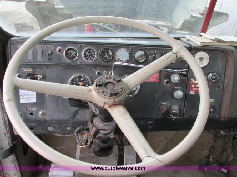 image for item F4144 1977 International Transtar 4300 semi truck