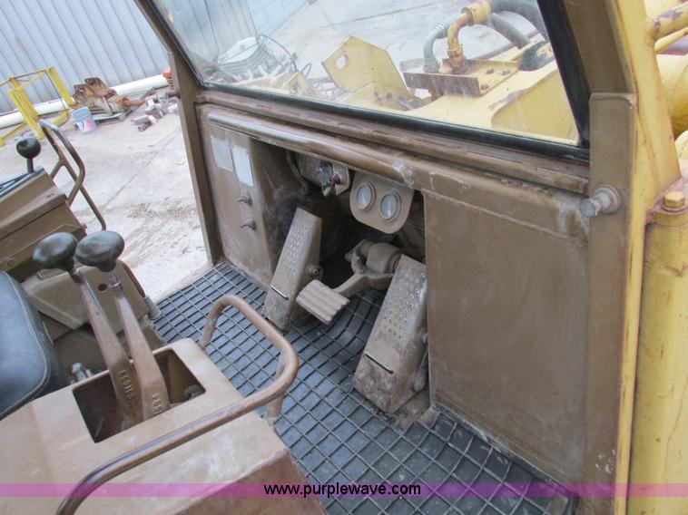 image for item F4151 1984 Caterpillar 963 track loader