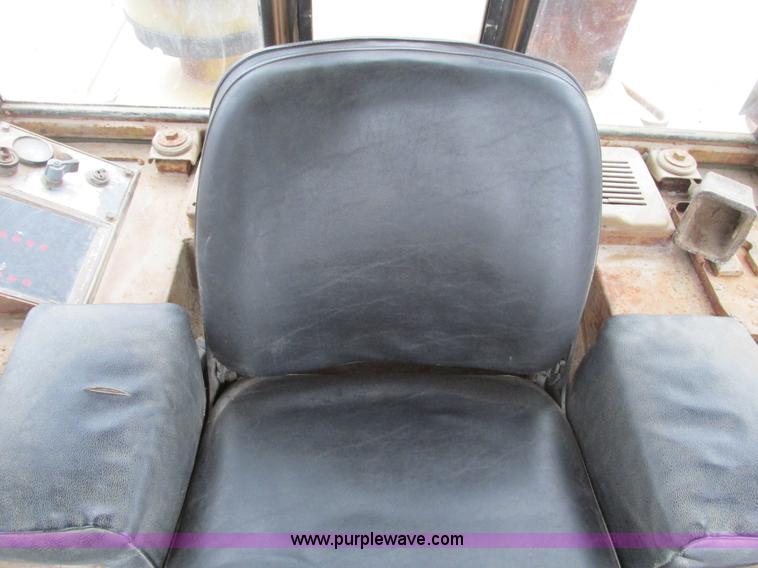 image for item F4151 1984 Caterpillar 963 track loader