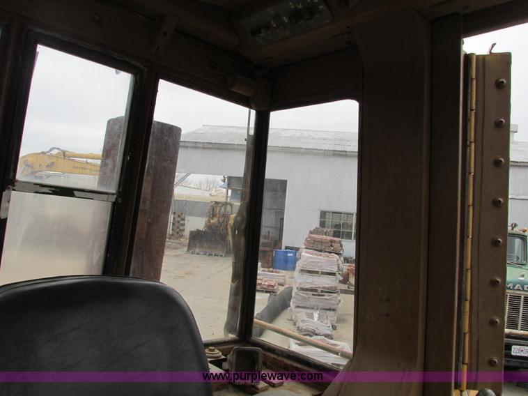 image for item F4151 1984 Caterpillar 963 track loader