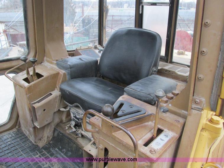 image for item F4151 1984 Caterpillar 963 track loader