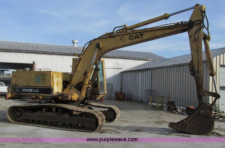 image for item F4200 1988 Caterpillar 225B LC excavator