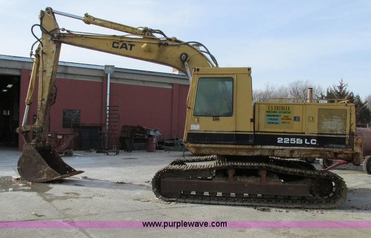 image for item F4200 1988 Caterpillar 225B LC excavator