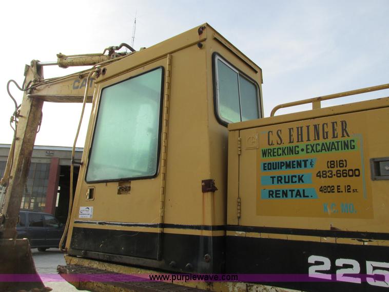 image for item F4200 1988 Caterpillar 225B LC excavator