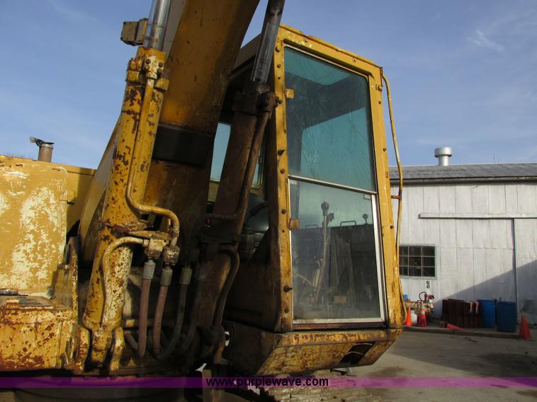 image for item F4200 1988 Caterpillar 225B LC excavator