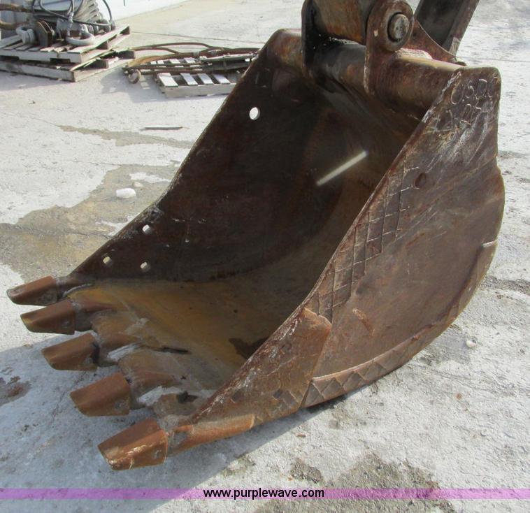 image for item F4200 1988 Caterpillar 225B LC excavator
