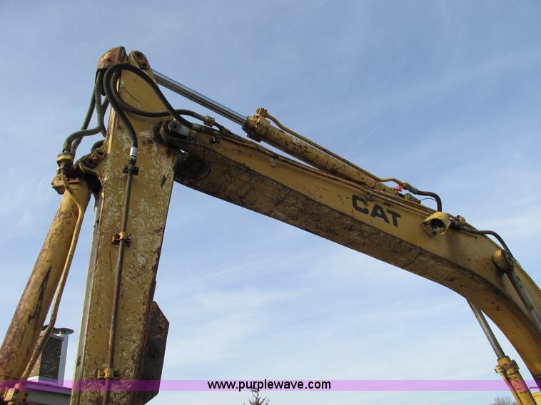 image for item F4200 1988 Caterpillar 225B LC excavator