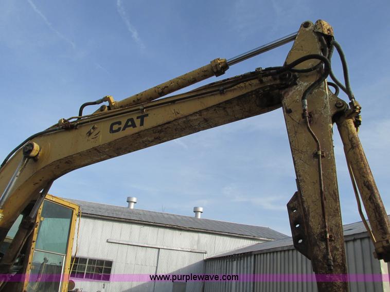 image for item F4200 1988 Caterpillar 225B LC excavator