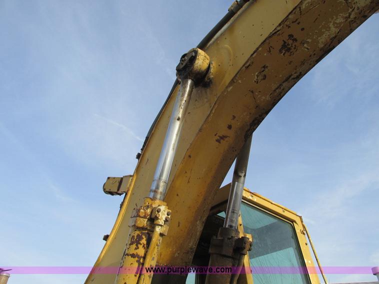 image for item F4200 1988 Caterpillar 225B LC excavator