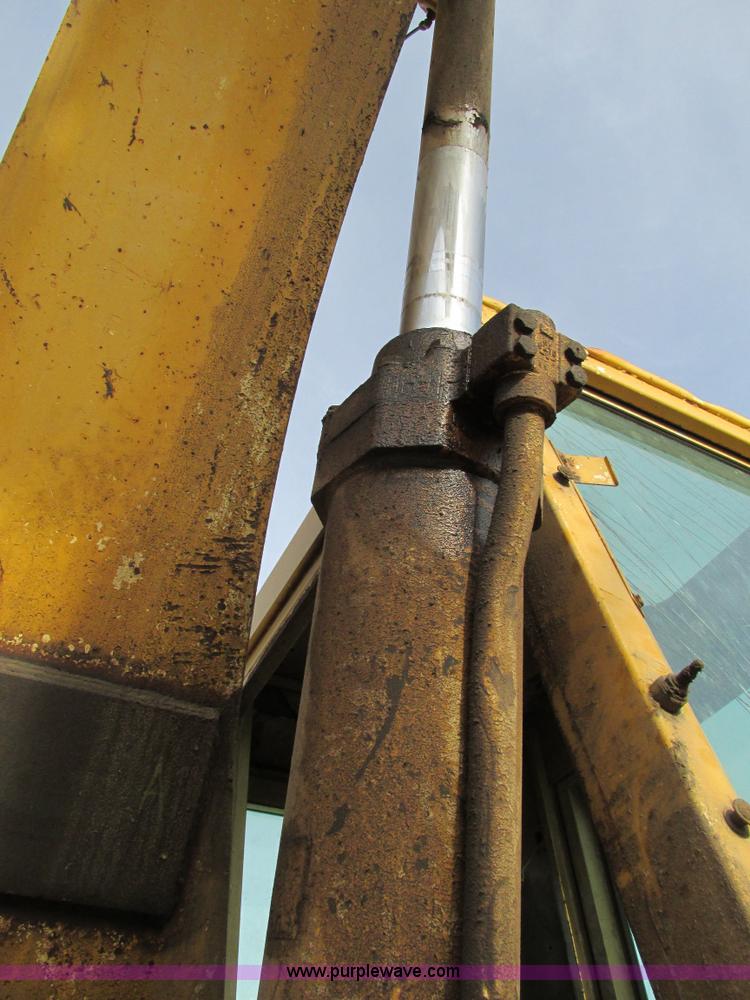 image for item F4200 1988 Caterpillar 225B LC excavator